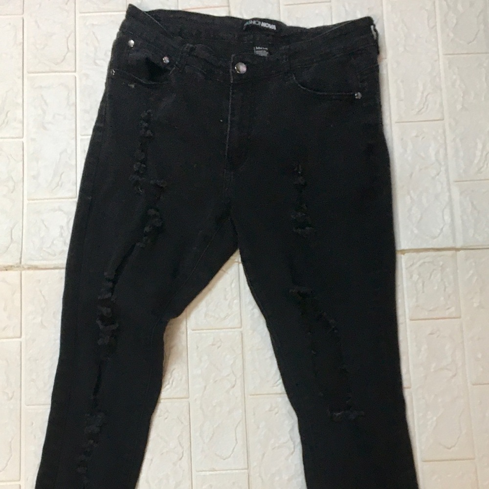 Fashion nova distressed jeans size 15/16